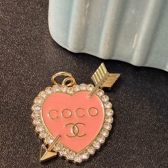CHANEL Pink Heart with Gold and Crystal Details Zipper Pull charm - Picture 1 of 4